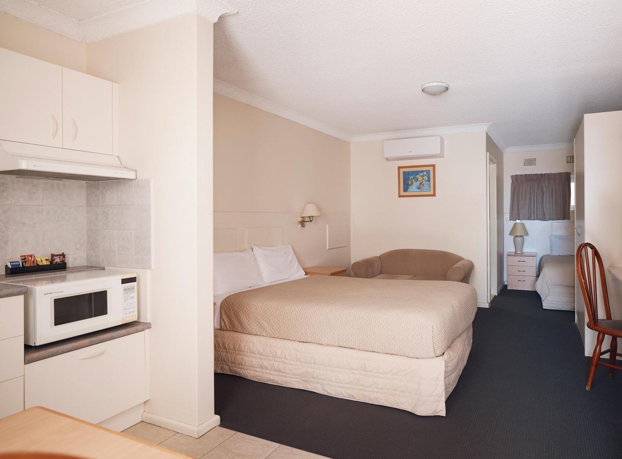 Holiday Lodge Motor Inn Narooma Exteriör bild