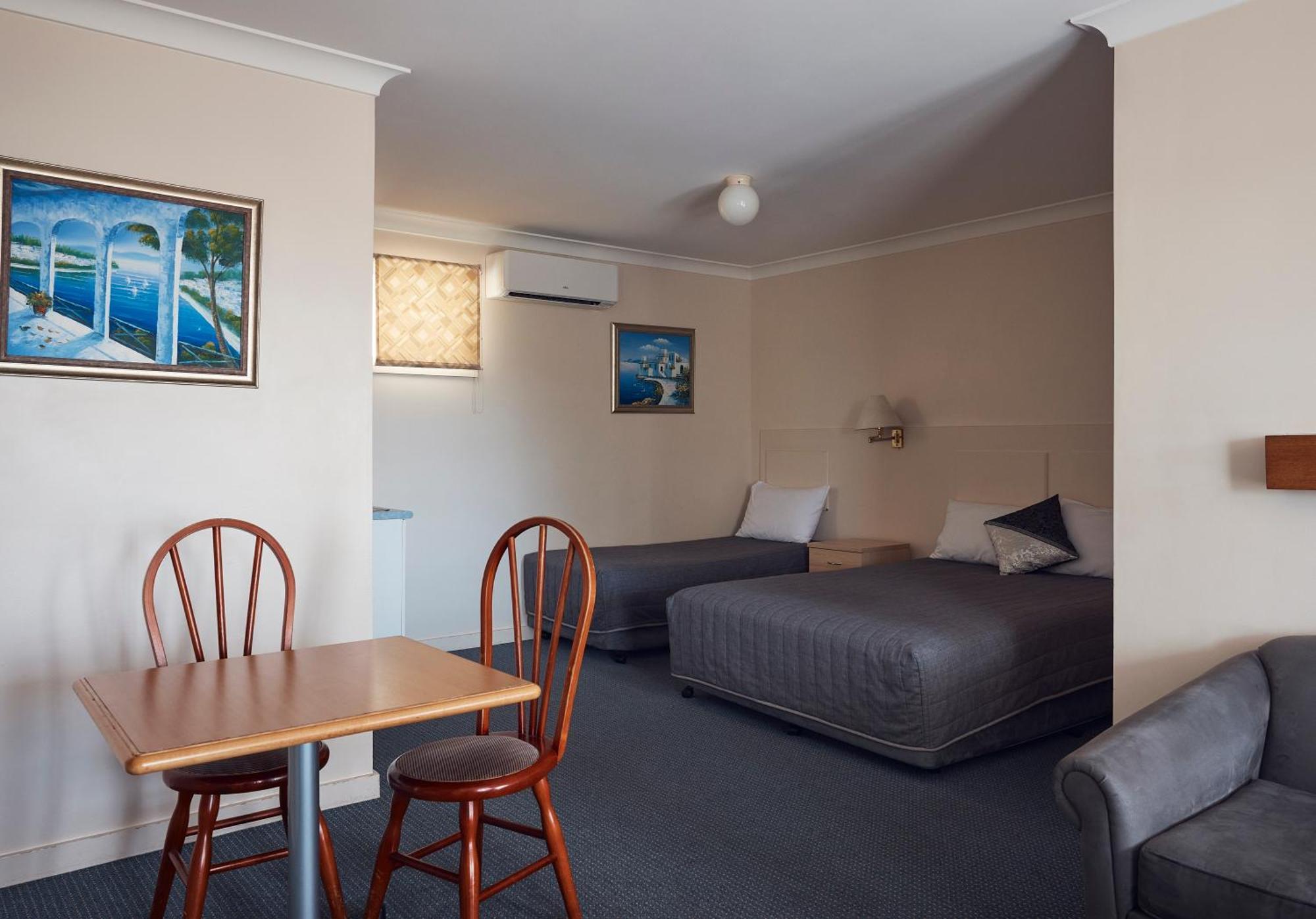Holiday Lodge Motor Inn Narooma Exteriör bild